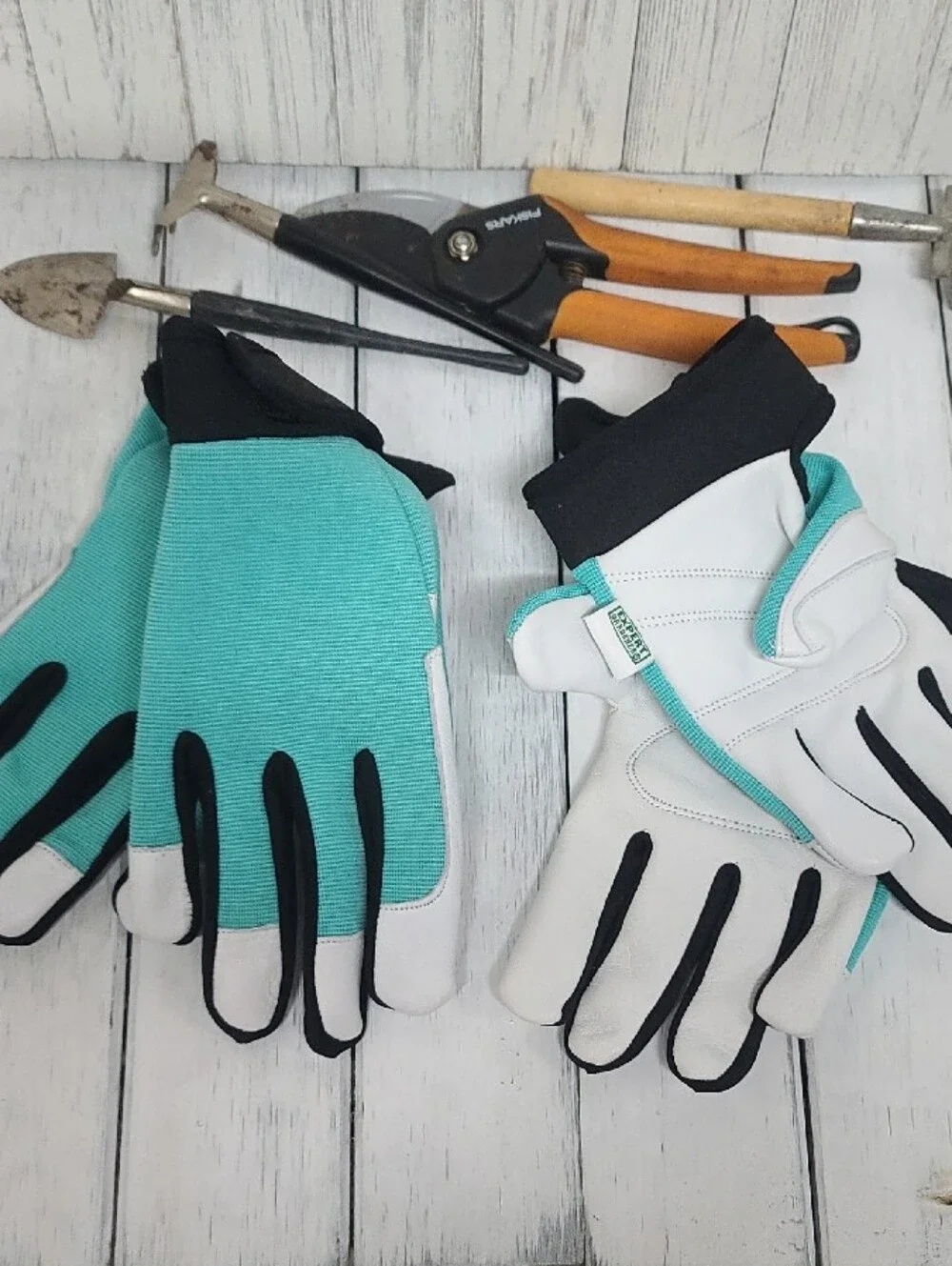 Expert Gardener 2 PAIR Teal Black White Goatskin Palm Gloves Med Velcro NWT